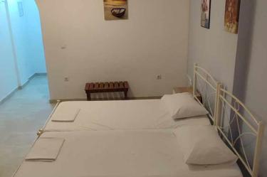 Δύκλινο δωμάτιο με 1δυπλό η 2 μονά κρεβάτια ισόγειο αριθμός 20